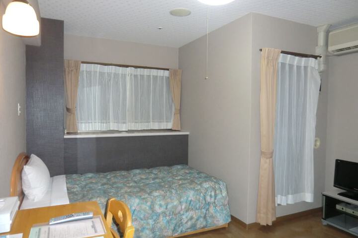 Room 11 of 50