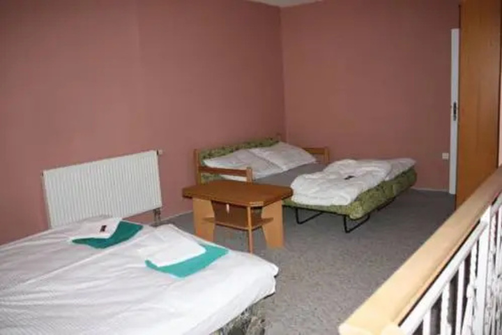 Room 9 of 27