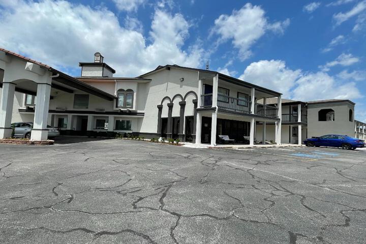 Tulsa Inn &  Suites in Tulsa, OK