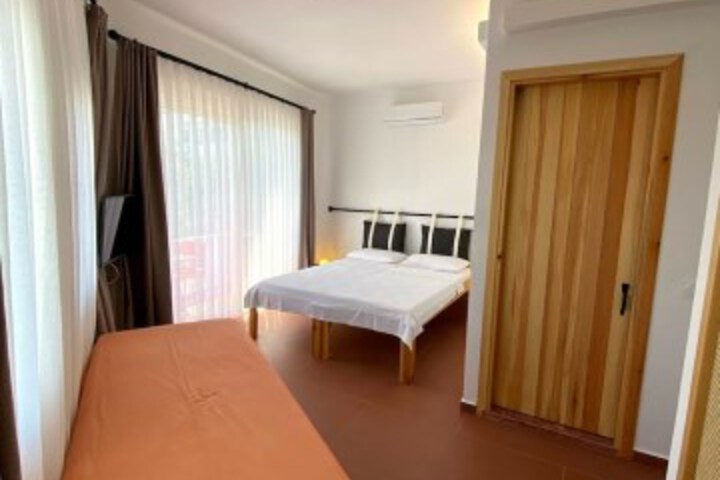 Room 2 of 85