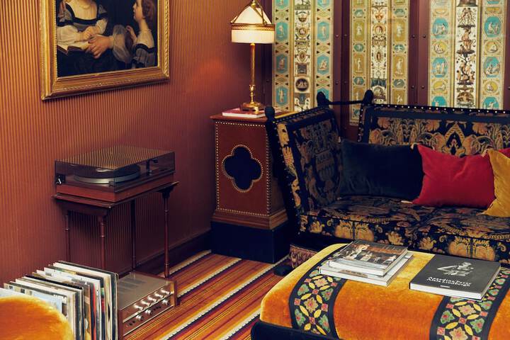 Guest Lobby