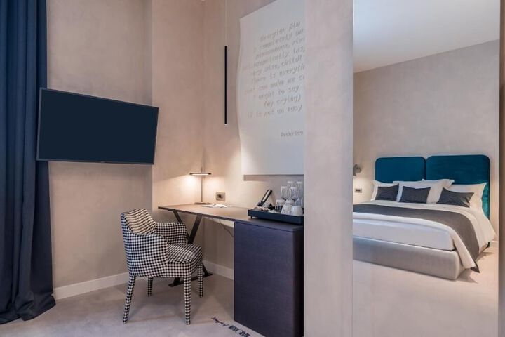 Room 4 of 44