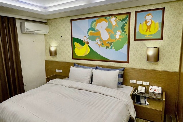 Room 10 of 30