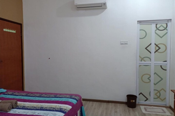 Room 11 of 33