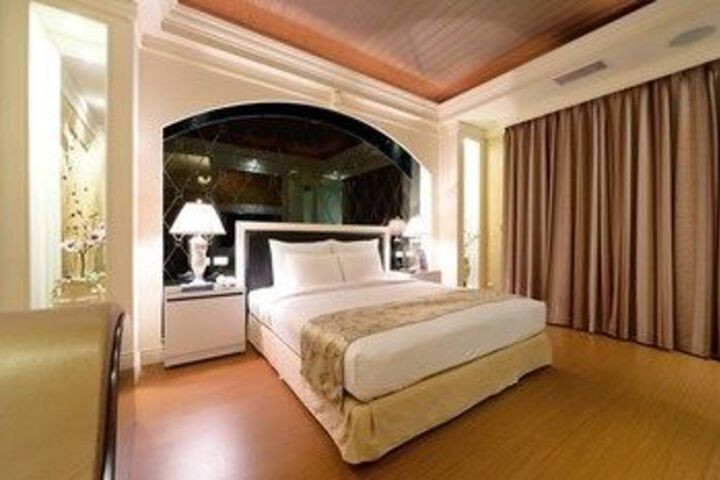 Room 73 of 118