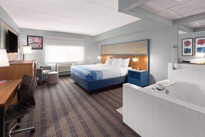 1 King Bed Executive Room Second Floor (4 of 23)
