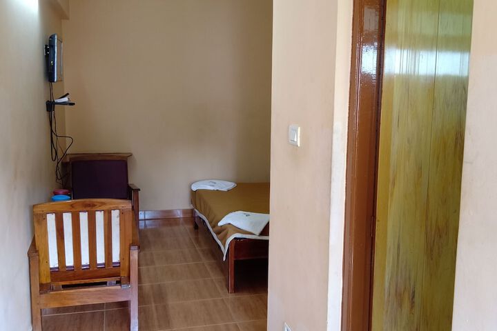 Room 6 of 33