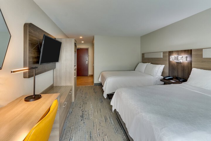 2 Queen Beds (2 of 14)