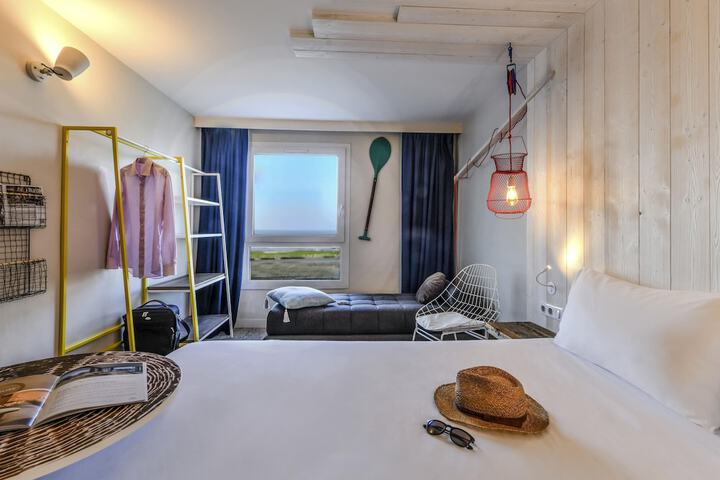 Room 15 of 65