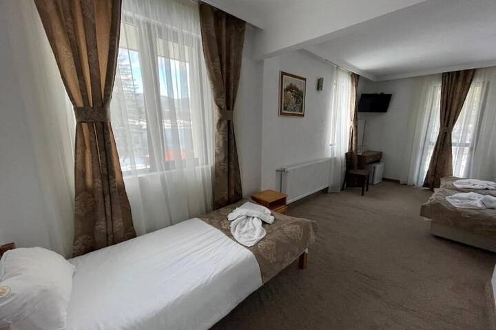 Room 9 of 37