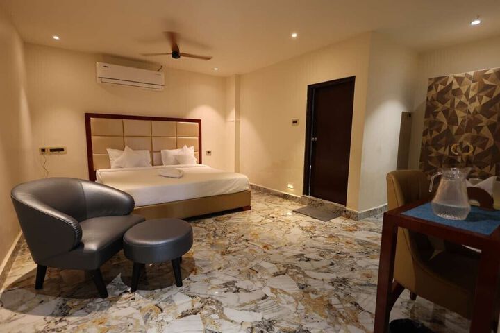 Room 8 of 8