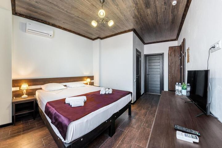 Room 9 of 47