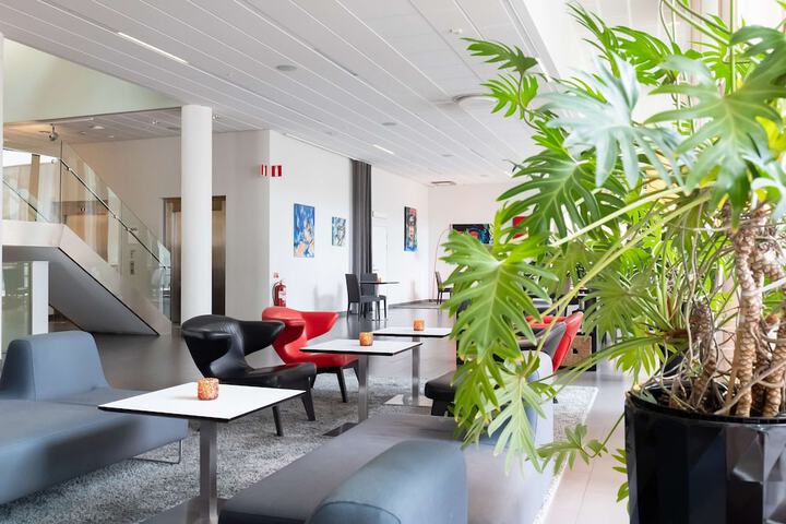 Guest Lobby