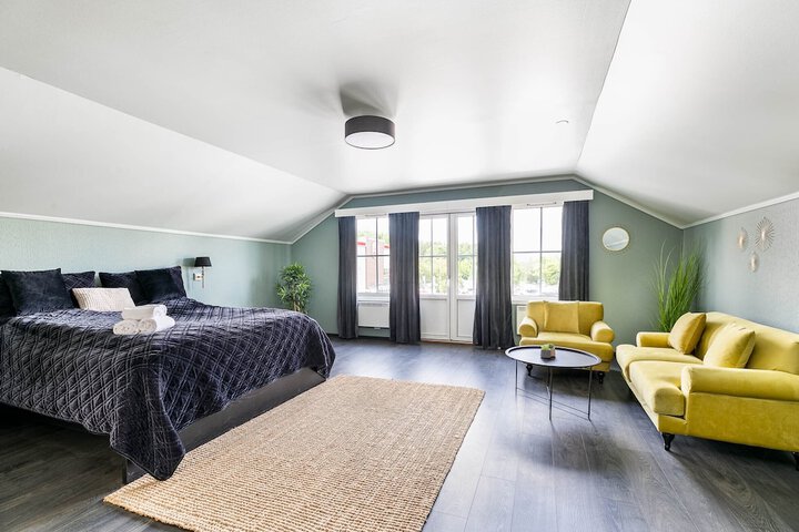 Room 4 of 40