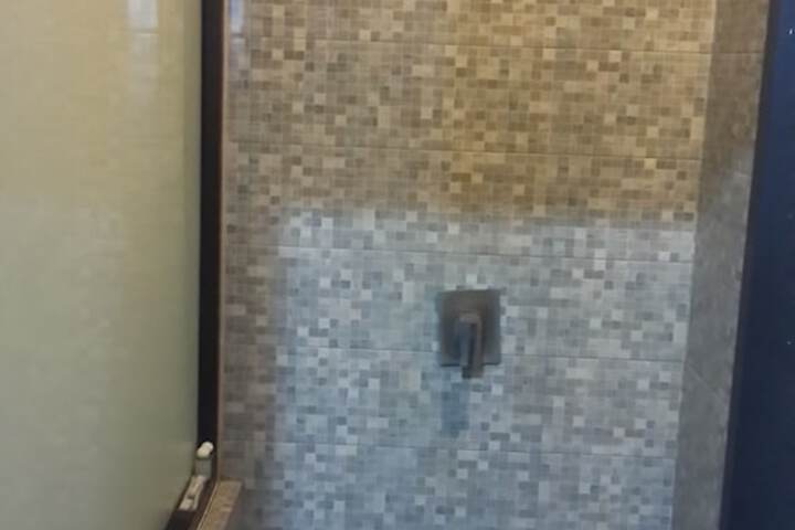 Room 17 of 19