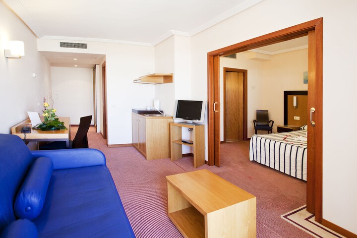 Room 5 of 74