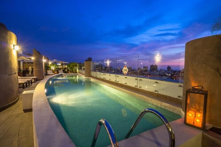 Pool Hotel