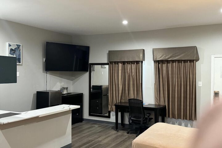 Room 18 of 33