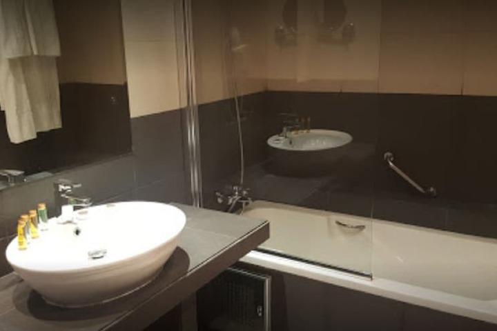 Room 21 of 43