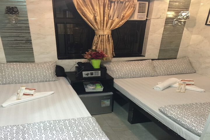 Room 15 of 48
