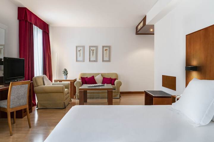 Room 13 of 37