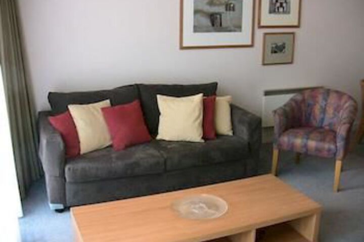 Room 10 of 13