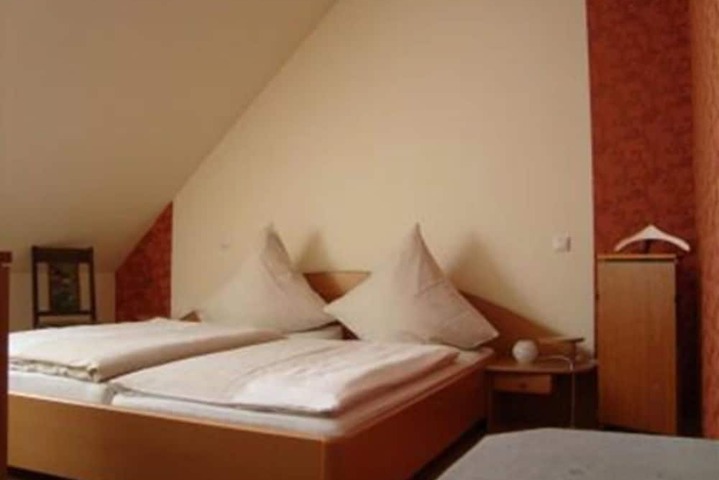 Room 2 of 5
