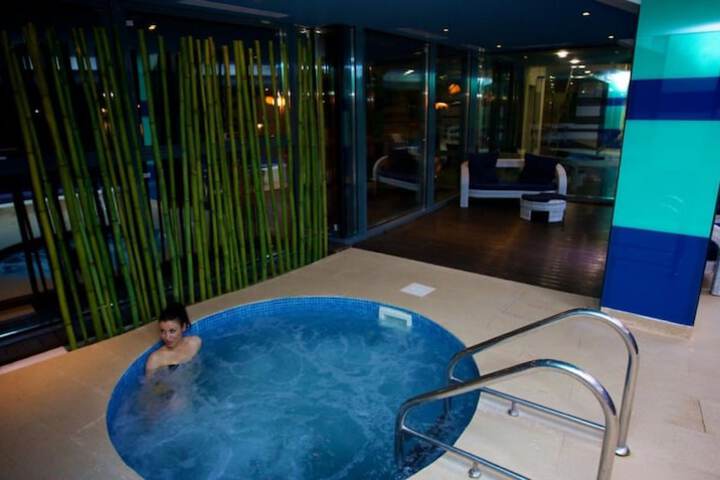 Pools & Facilities