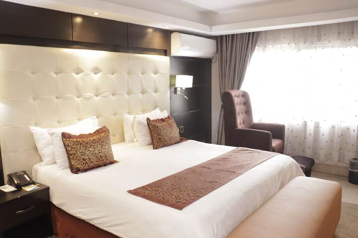 Room 7 of 32