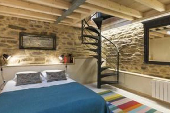Room 5 of 10
