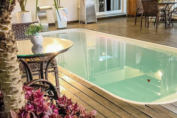 Pool 18 of 25