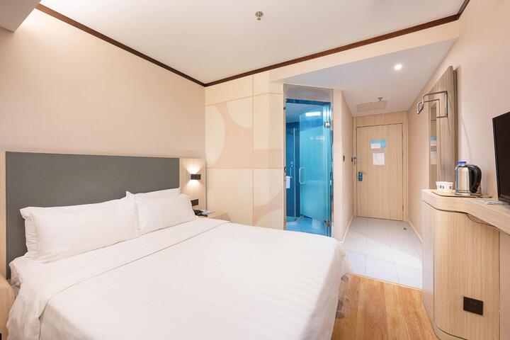 Room 11 of 47