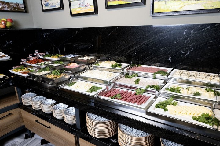 Dining 62 of 75