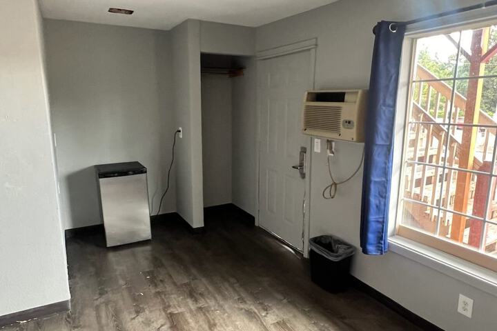 Room 4 of 14