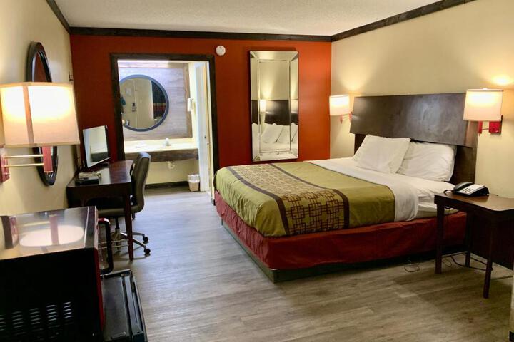 1 King Bed