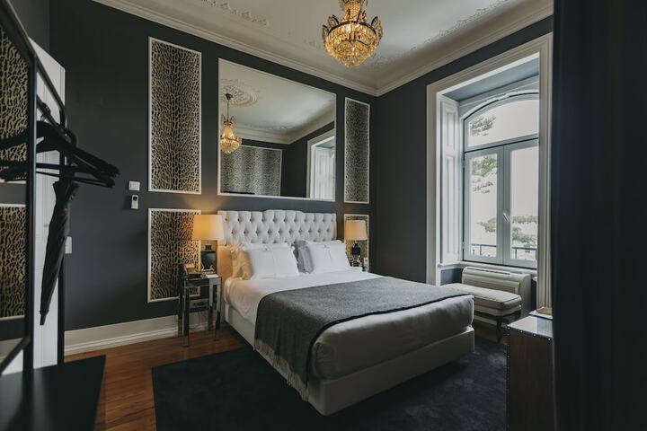 Room 10 of 245