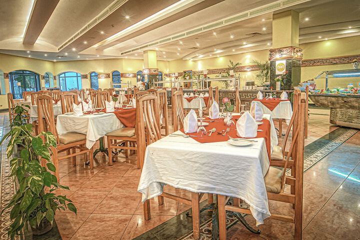 Dining 65 of 82
