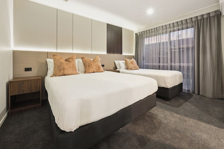 Room 4 of 27