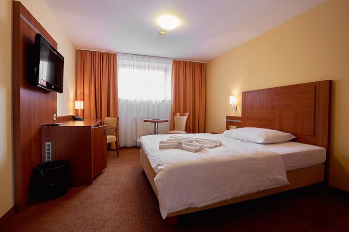Room 5 of 33