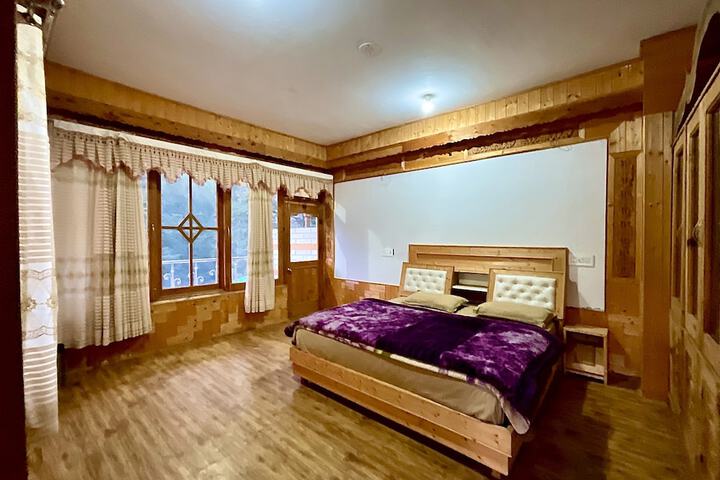 Room 2 of 27