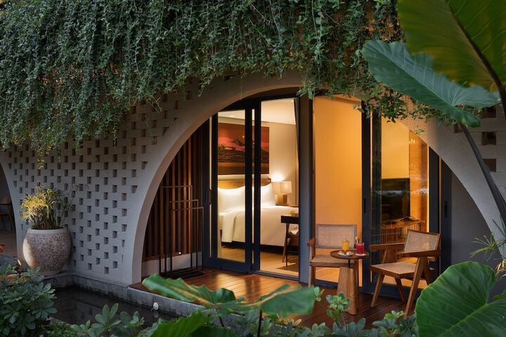 Hotel Exterior 83 of 85