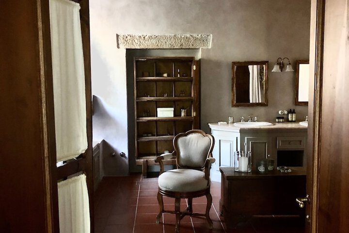 Room 19 of 90