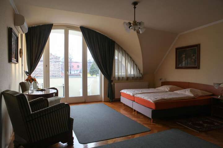 Room 14 of 38