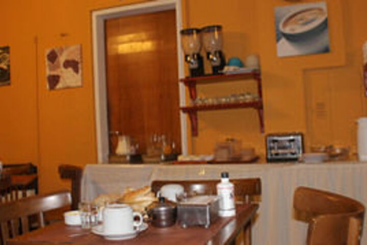 Lounge 15 of 30