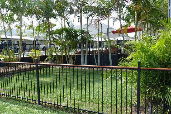 Hotel Exterior 35 of 42