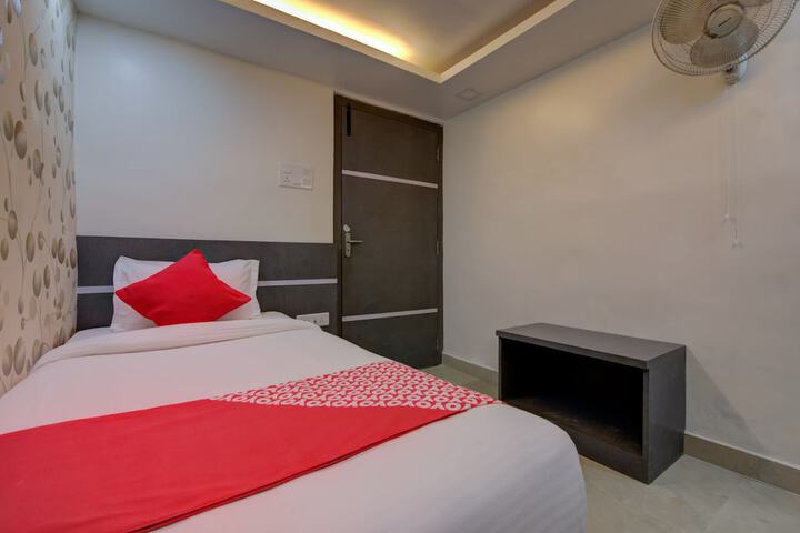 Room 17 of 18