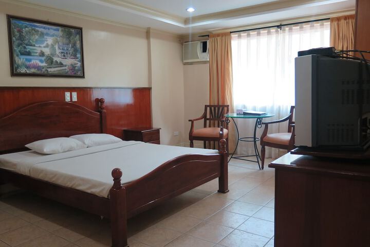 Room 3 of 40
