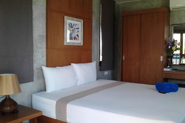 Room 8 of 66