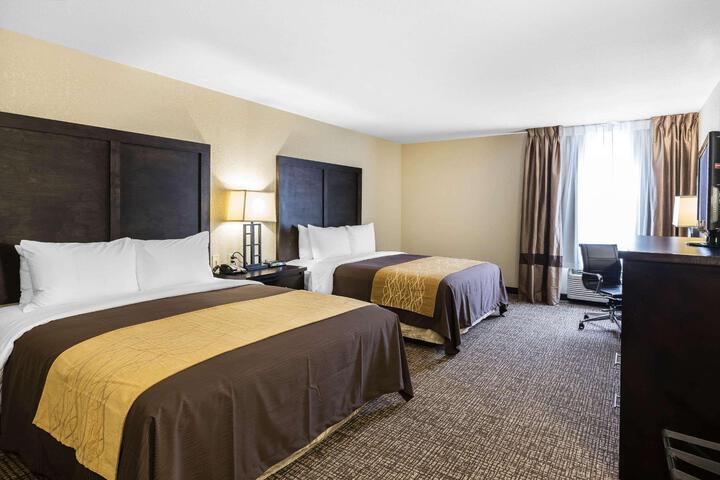 2 Queen Beds (7 of 7)