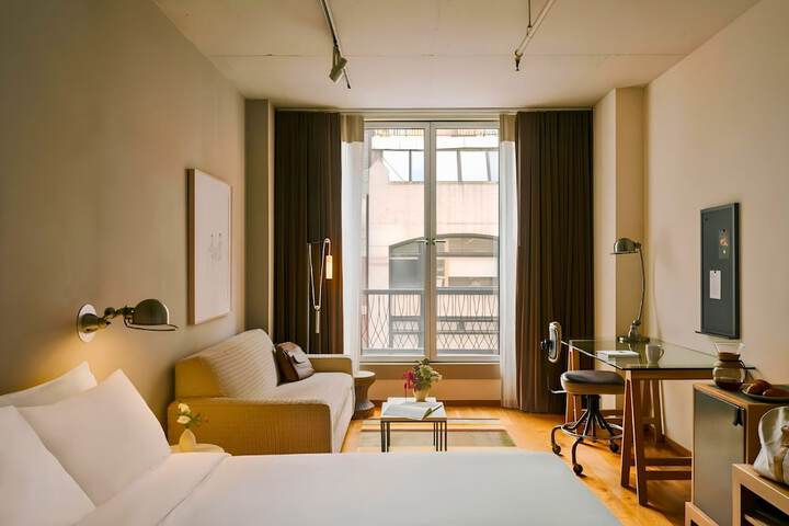 Room 33 of 48